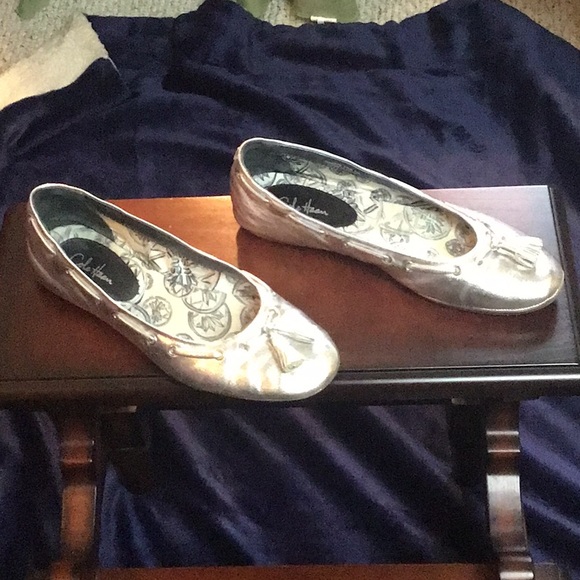 Cole Haan 💎 silver metallic tassel flats - Picture 3 of 10